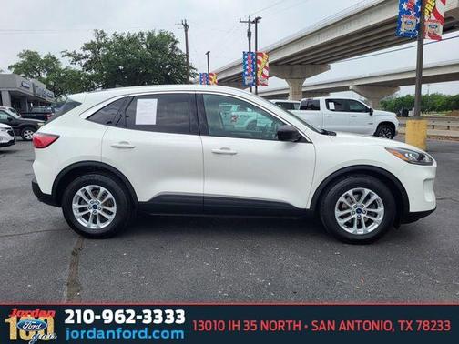 STAR WHITE METALLIC TRI-COAT 2022 Ford Escape SE