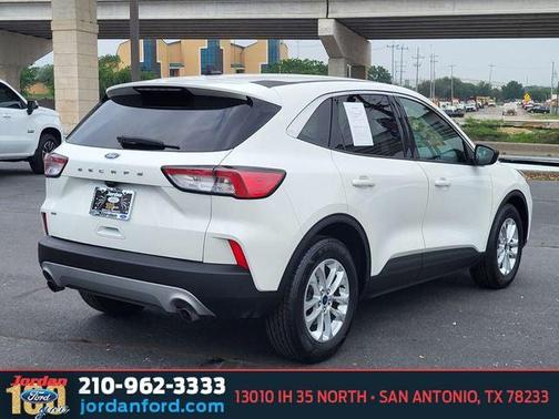STAR WHITE METALLIC TRI-COAT 2022 Ford Escape SE
