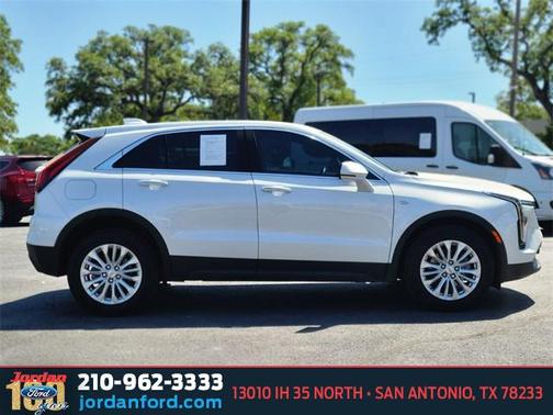 2024 Cadillac XT4 Luxury