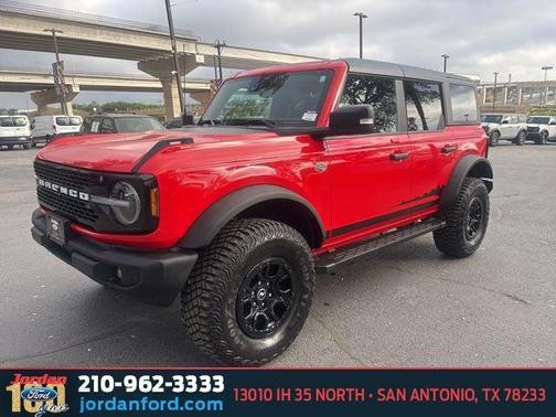 RACE RED 2022 Ford Bronco Wildtrak