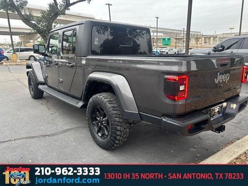 Granite Crystal Metallic Clearcoat 2022 Jeep Gladiator Overland