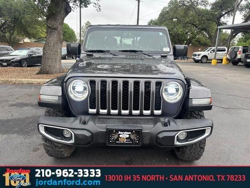 Granite Crystal Metallic Clearcoat 2022 Jeep Gladiator Overland