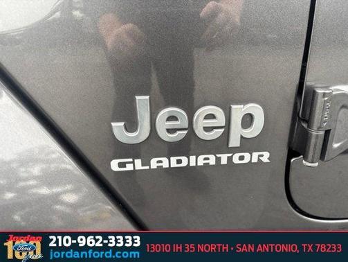 Granite Crystal Metallic Clearcoat 2022 Jeep Gladiator Overland