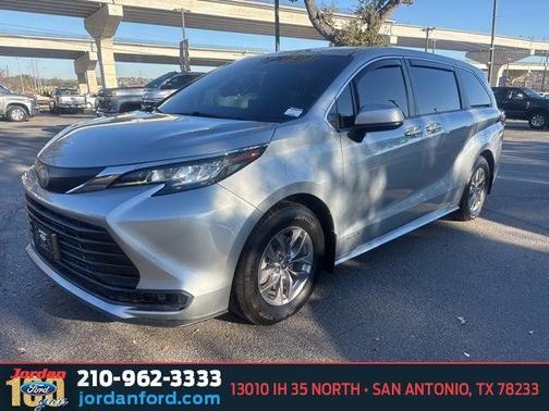 2021 Toyota Sienna LE