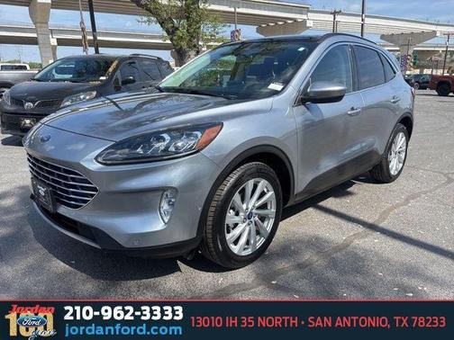 ICONIC SILVER 2022 Ford Escape Titanium