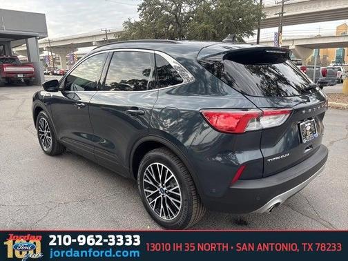 2022 Ford Escape Titanium