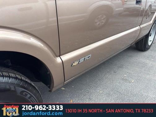 1996 Chevrolet S-10 Base