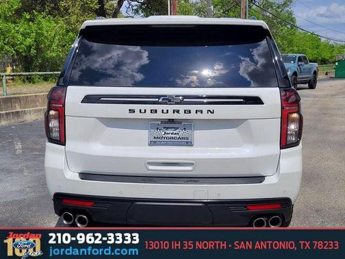 Iridescent Pearl Tricoat 2024 Chevrolet Suburban 4WD Z71