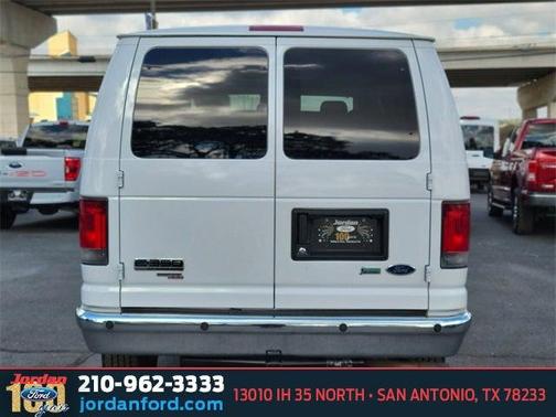 2014 Ford E350 Super Duty XLT