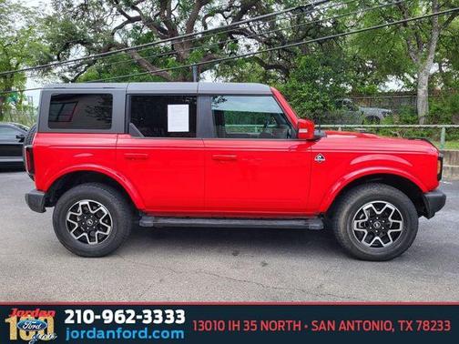 RACE RED 2023 Ford Bronco Outer Banks