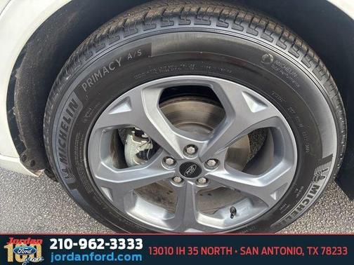 STAR WHITE METALLIC TRI-COAT 2023 Ford Escape ST-Line