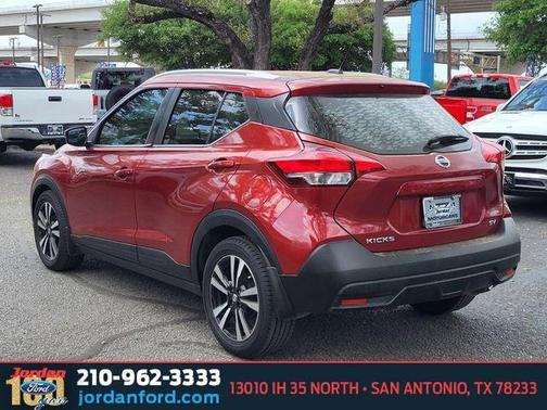 Cayenne Red 2018 Nissan Kicks SV