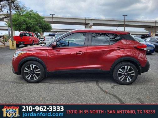 Cayenne Red 2018 Nissan Kicks SV