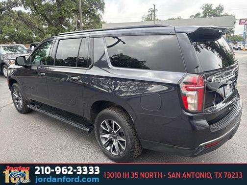 Dark Ash Metallic 2022 Chevrolet Suburban 4WD Z71