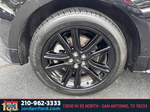 AGATE BLACK METALLIC 2023 Ford Edge ST Line