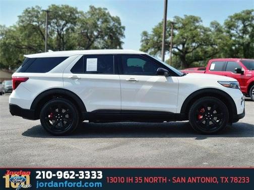 2022 Ford Explorer ST