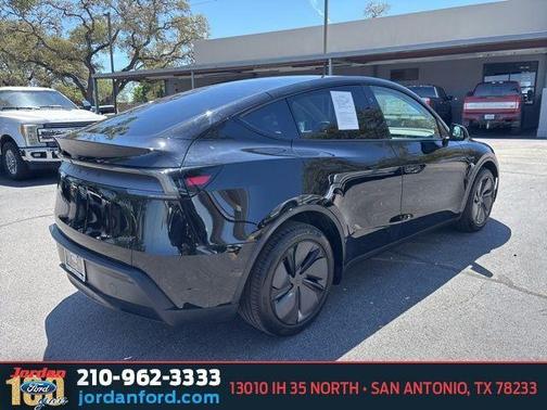 Diamond Black 2026 Tesla Model Y Premium Rear-Wheel Drive