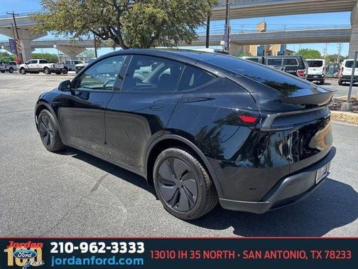 Diamond Black 2026 Tesla Model Y Premium Rear-Wheel Drive