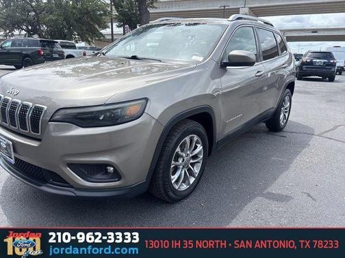 Light Brownstone Pearlcoat 2019 Jeep Cherokee Latitude Plus