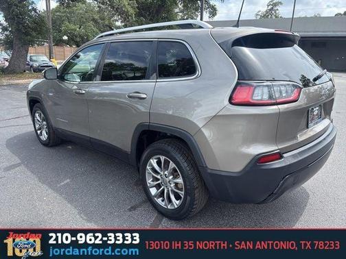 Light Brownstone Pearlcoat 2019 Jeep Cherokee Latitude Plus