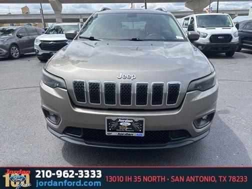 Light Brownstone Pearlcoat 2019 Jeep Cherokee Latitude Plus