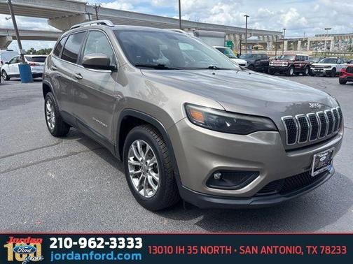 Light Brownstone Pearlcoat 2019 Jeep Cherokee Latitude Plus