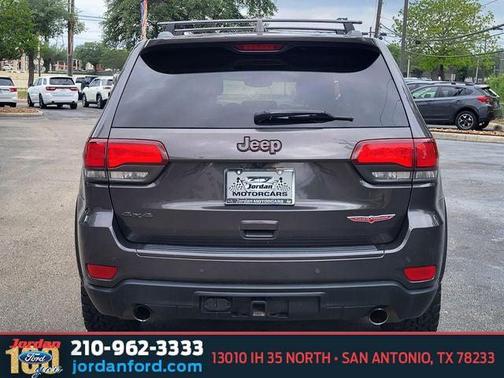 Granite Crystal Metallic Clearcoat 2019 Jeep Grand Cherokee Trailhawk