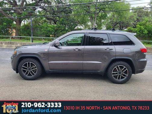 Granite Crystal Metallic Clearcoat 2019 Jeep Grand Cherokee Trailhawk