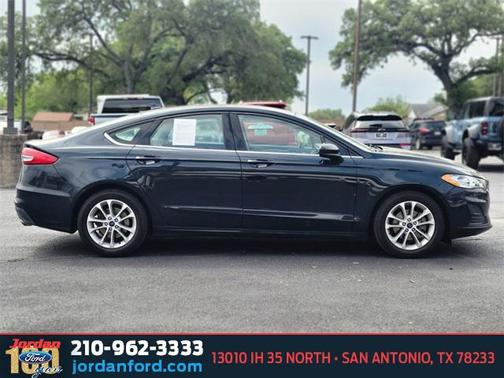 2020 Ford Fusion SE