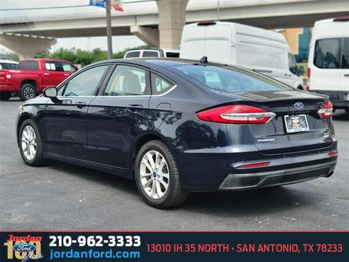 2020 Ford Fusion SE