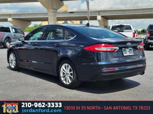 2020 Ford Fusion SE