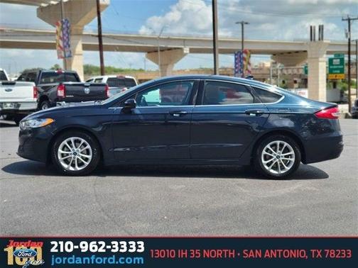 2020 Ford Fusion SE