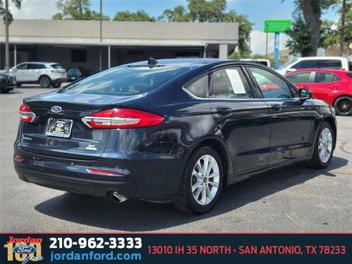 2020 Ford Fusion SE