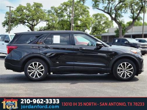 2022 Ford Explorer ST-Line