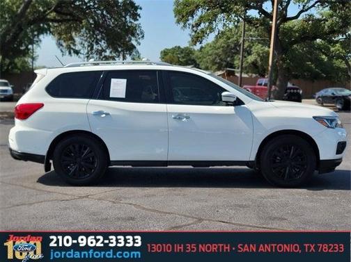 2017 Nissan Pathfinder SL