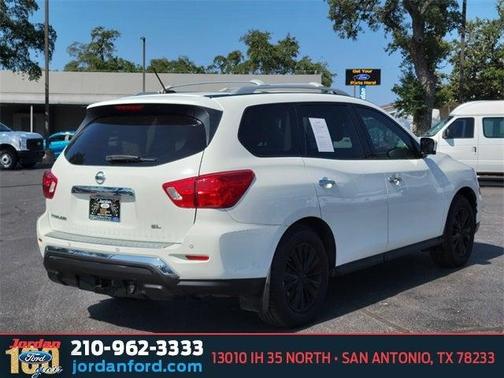 2017 Nissan Pathfinder SL