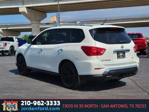 2017 Nissan Pathfinder SL