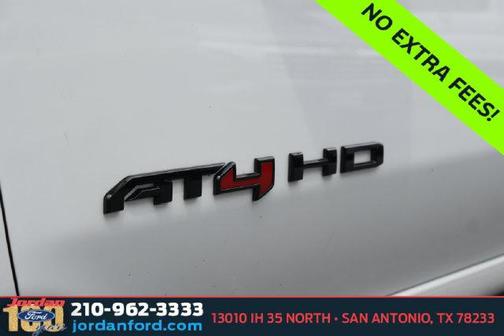 Summit White 2024 GMC Sierra 2500 AT4