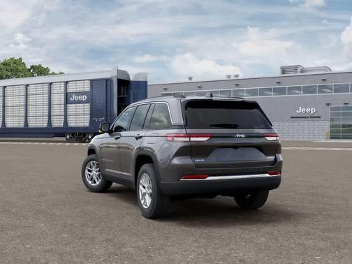 Metallic 2025 Jeep Grand Cherokee Laredo X
