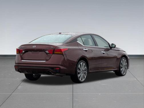 Garnet Pearl 2023 Nissan Altima 2.5 SL