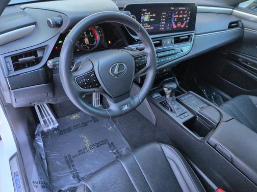 2022 Lexus ES 300h F SPORT