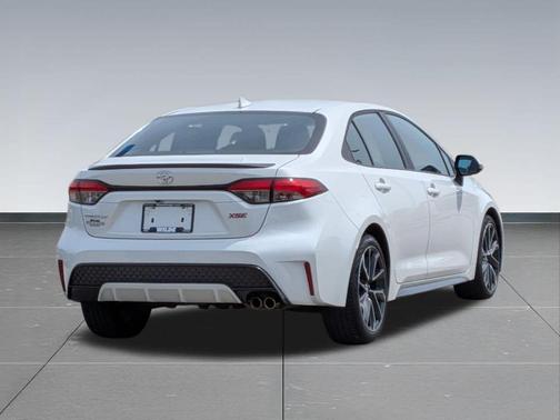 Blizzard Pearl 2020 Toyota Corolla XSE