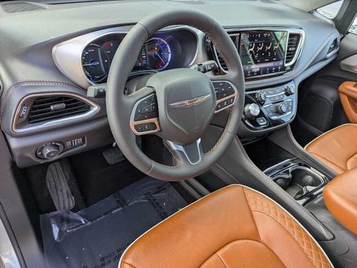 2024 Chrysler Pacifica Hybrid Pinnacle
