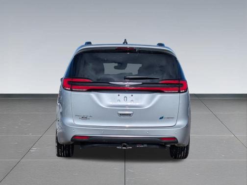 2024 Chrysler Pacifica Hybrid Pinnacle