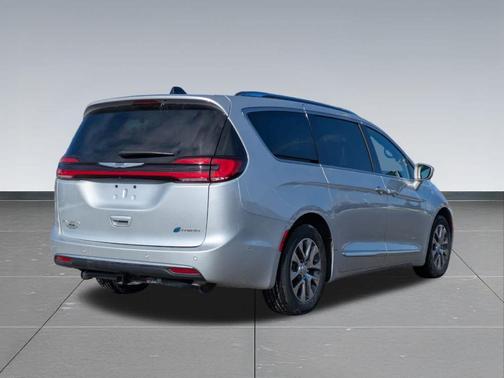 2024 Chrysler Pacifica Hybrid Pinnacle