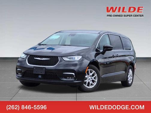 Brilliant Black Crystal Pearlcoat 2023 Chrysler Pacifica Touring-L