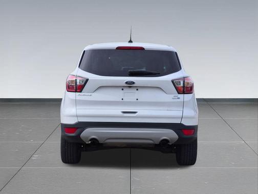 Oxford White 2017 Ford Escape SE