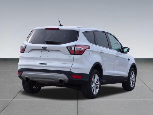 Oxford White 2017 Ford Escape SE