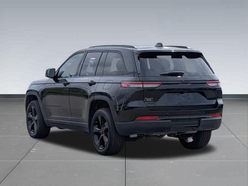 Diamond Black 2023 Jeep Grand Cherokee Altitude