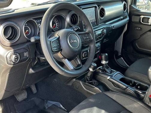 2023 Jeep Gladiator Sport